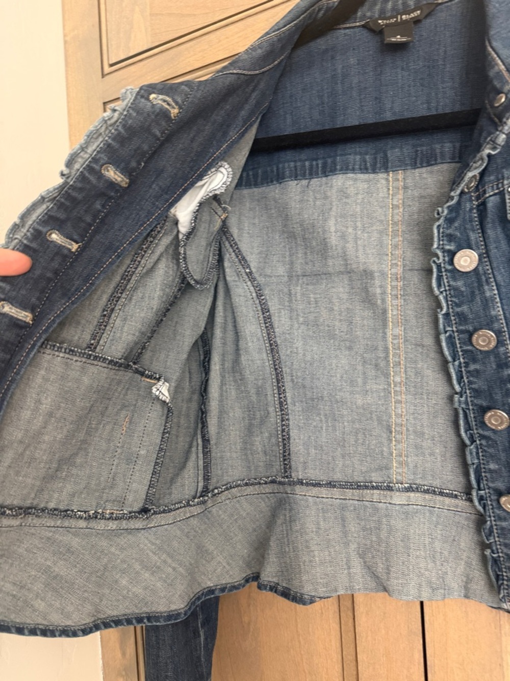 White House Black Market Dark Blue Denim Jacket - Women's Cropped Trucker size 4 - Picture 4 of 7